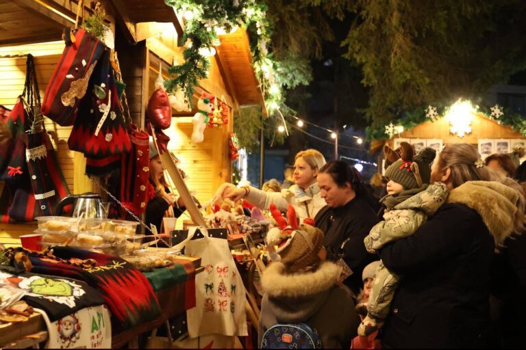 Погледнете што се крие во дрвените куќарки на Празничениот шепот на крушевската чаршија