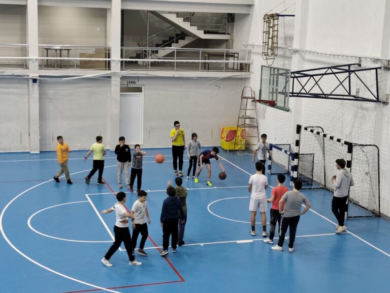 Крушево пулсира во ритамот на кошарката: Започна новата школа за млади таленти!