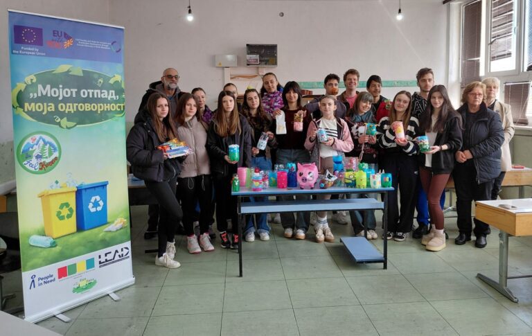 Креативност и екологија во Крушево: Пластичниот отпад добива нов живот за хуманитарни цели