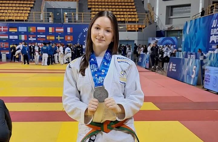 МАКЕДОНСКИОТ ГЕН ПОБЕДУВА НИЗ СВЕТОТ: Младата Оливиа Пановски со сребро од Крит го потврди нашиот борбен дух!