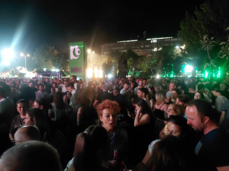Втора непреспиена ноќ во Прилеп: Милица Павловиќ и Јордан Митев создадоа одлична атмосфера на Пиво Фест, вечерва е големото финале со Јелена Розга!